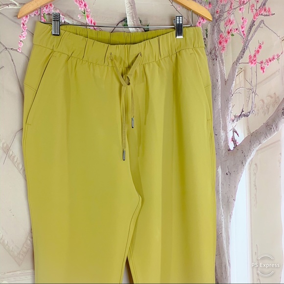 NEW Lululemon On the Fly In Vintage Gold Pants - Picture 4 of 8
